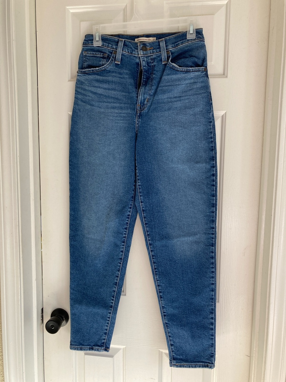 Levi's High-Rise Tapered Jeans in Medium Blue